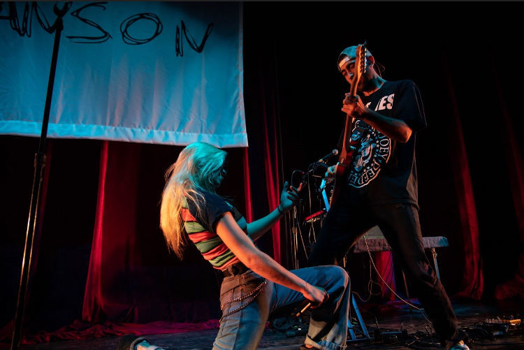 Carlie Hanson on tour